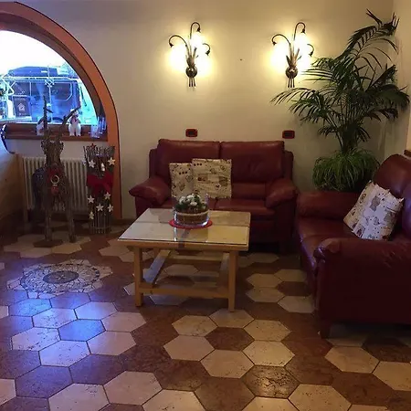 Hotel Active Garni Dal Bracconiere Dimaro